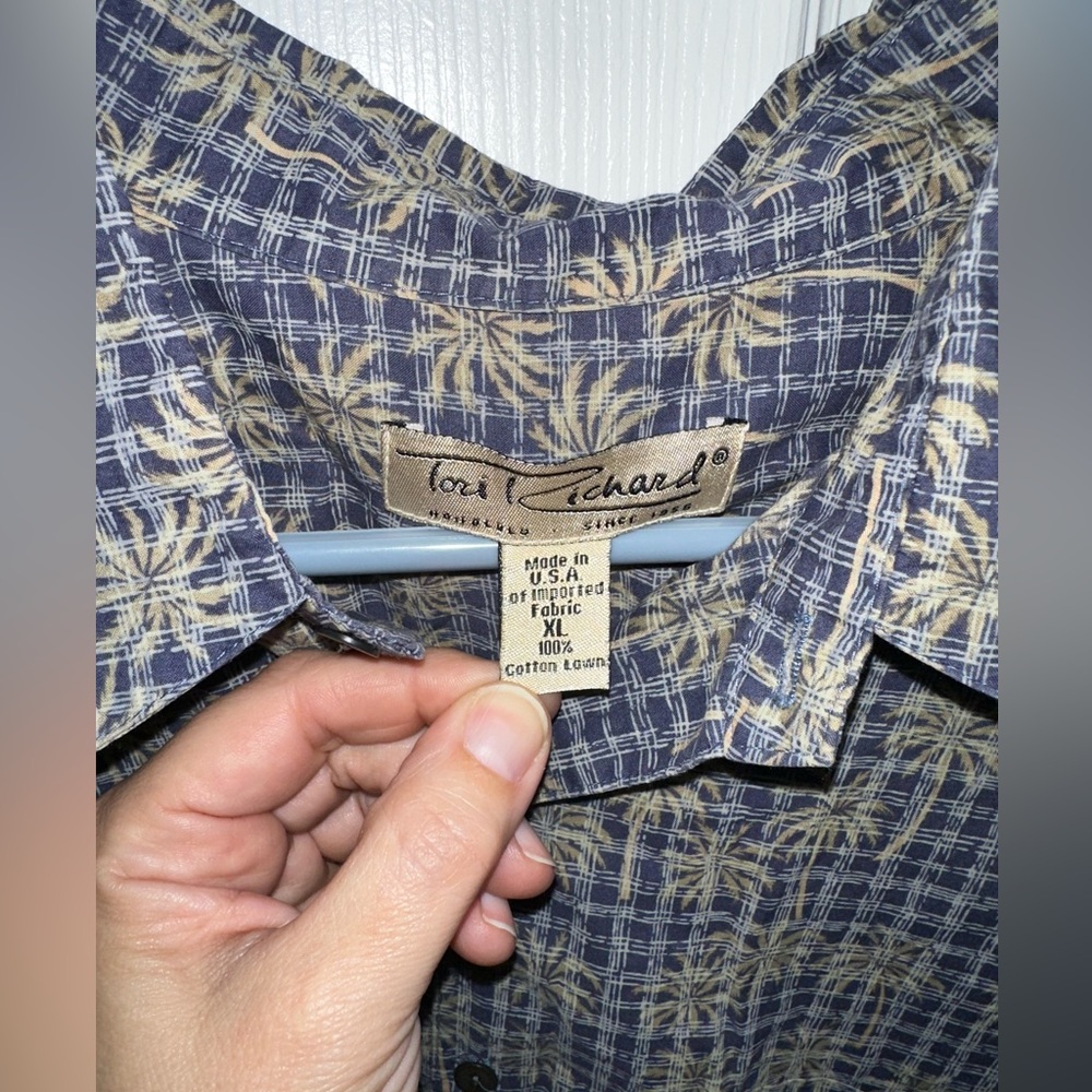 Tori Richard Hawaiian button down shirt. XL men’s. Palm tree design